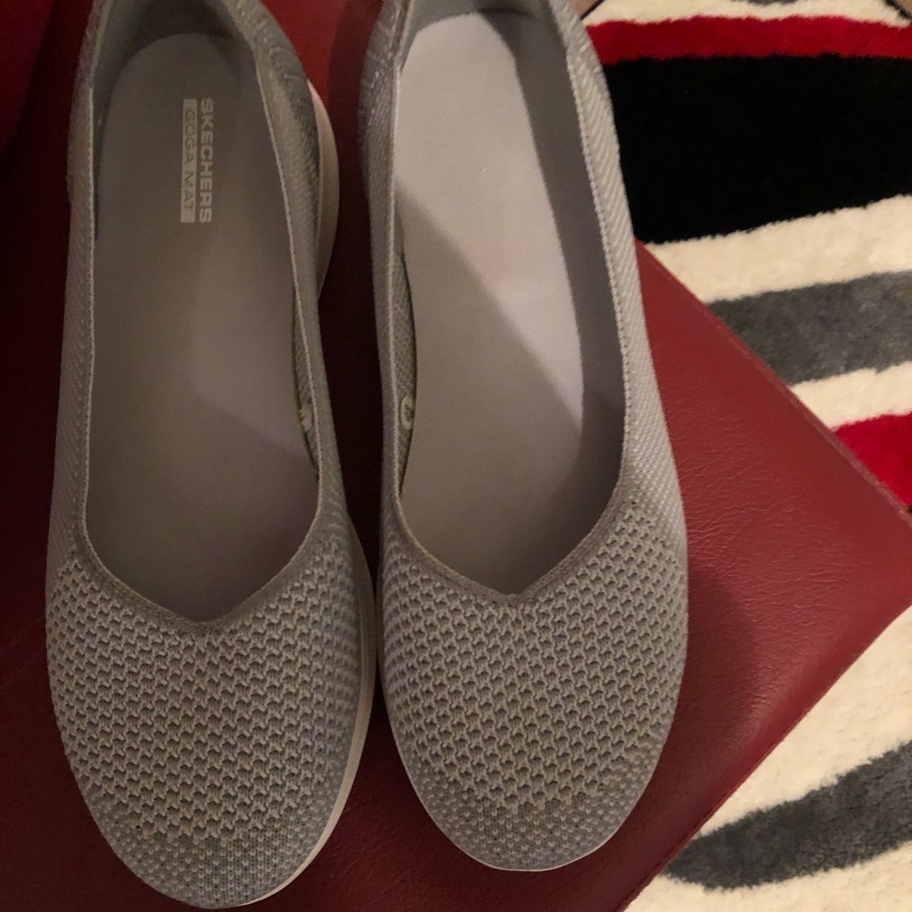 Skechers GoGoMat Silver grey sz 8